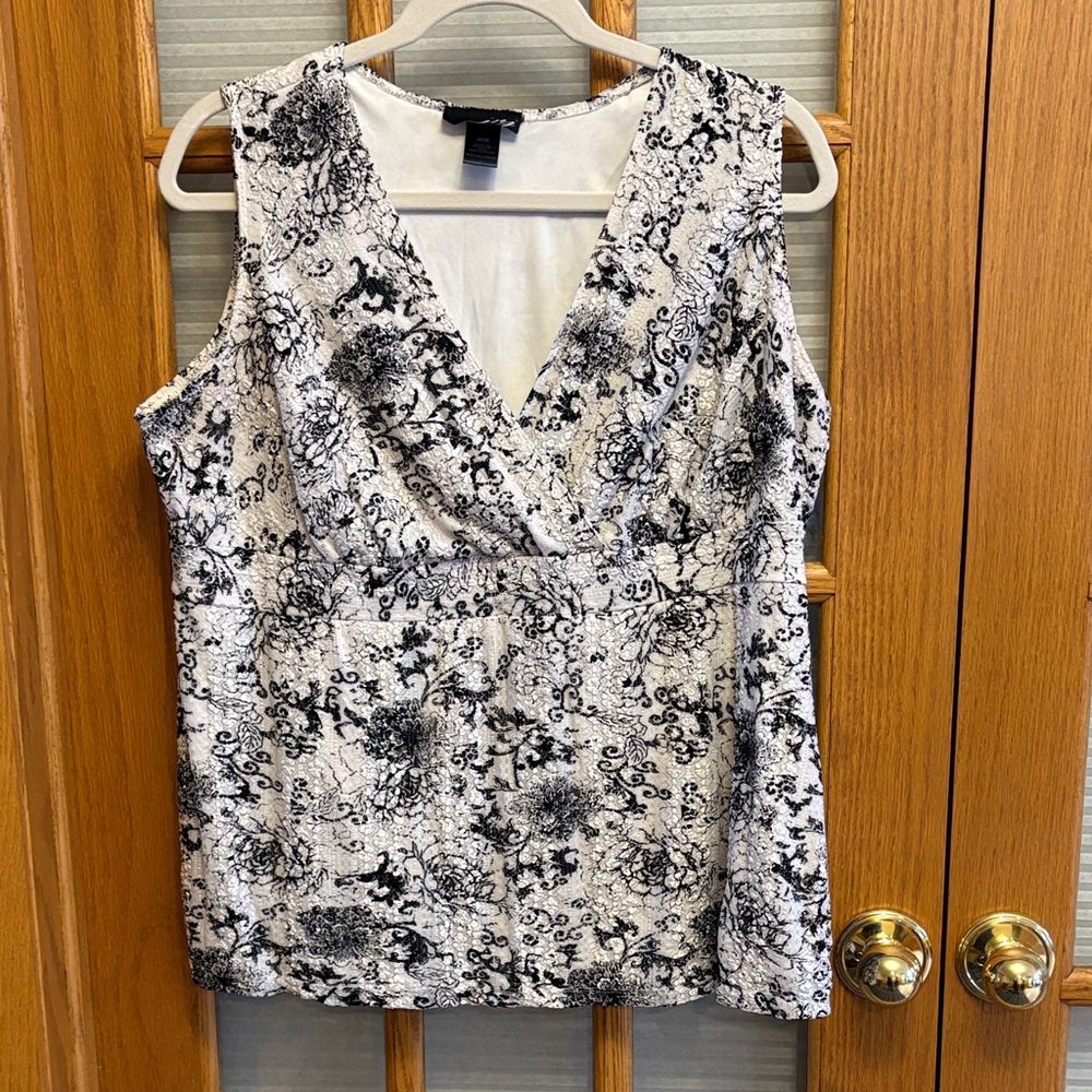 Chic Black and White Floral Women's Blouse